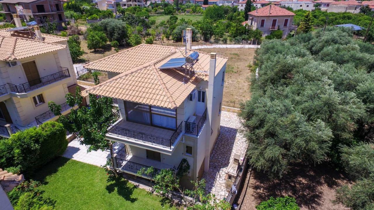 Maison Fleurs Diakopto Exterior foto