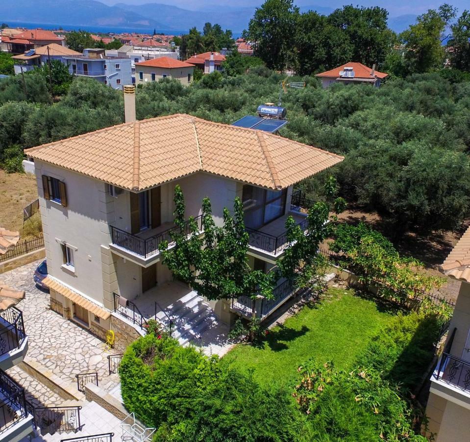 Maison Fleurs Diakopto Exterior foto