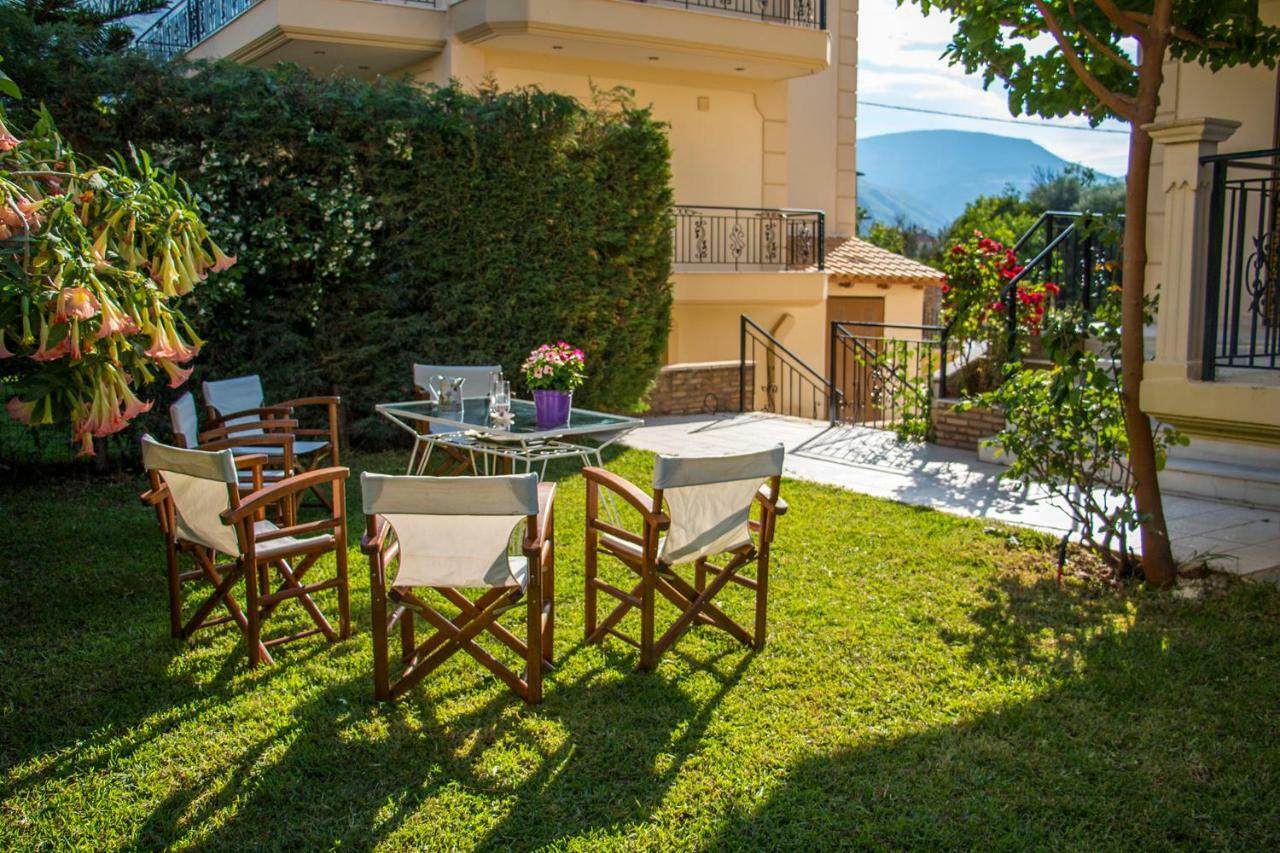 Maison Fleurs Diakopto Exterior foto